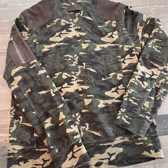 Inc Camo Design Jacket. Size M. - Picture 4 of 5